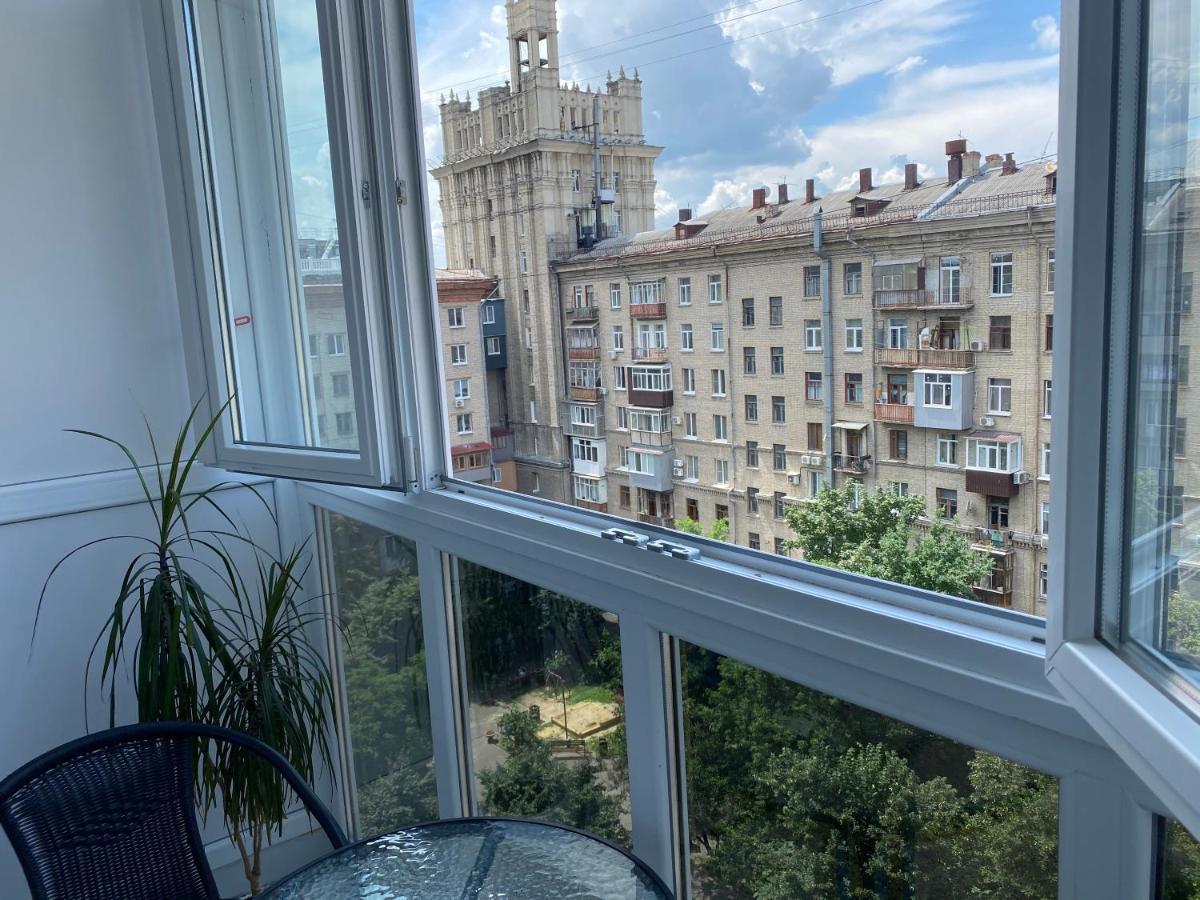 Panorama Luxury Apartment In The House With A Spire, A Historical Building In The City Centre Kharkiv Exterior photo